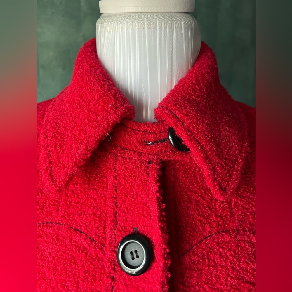 Red Coat - image 4